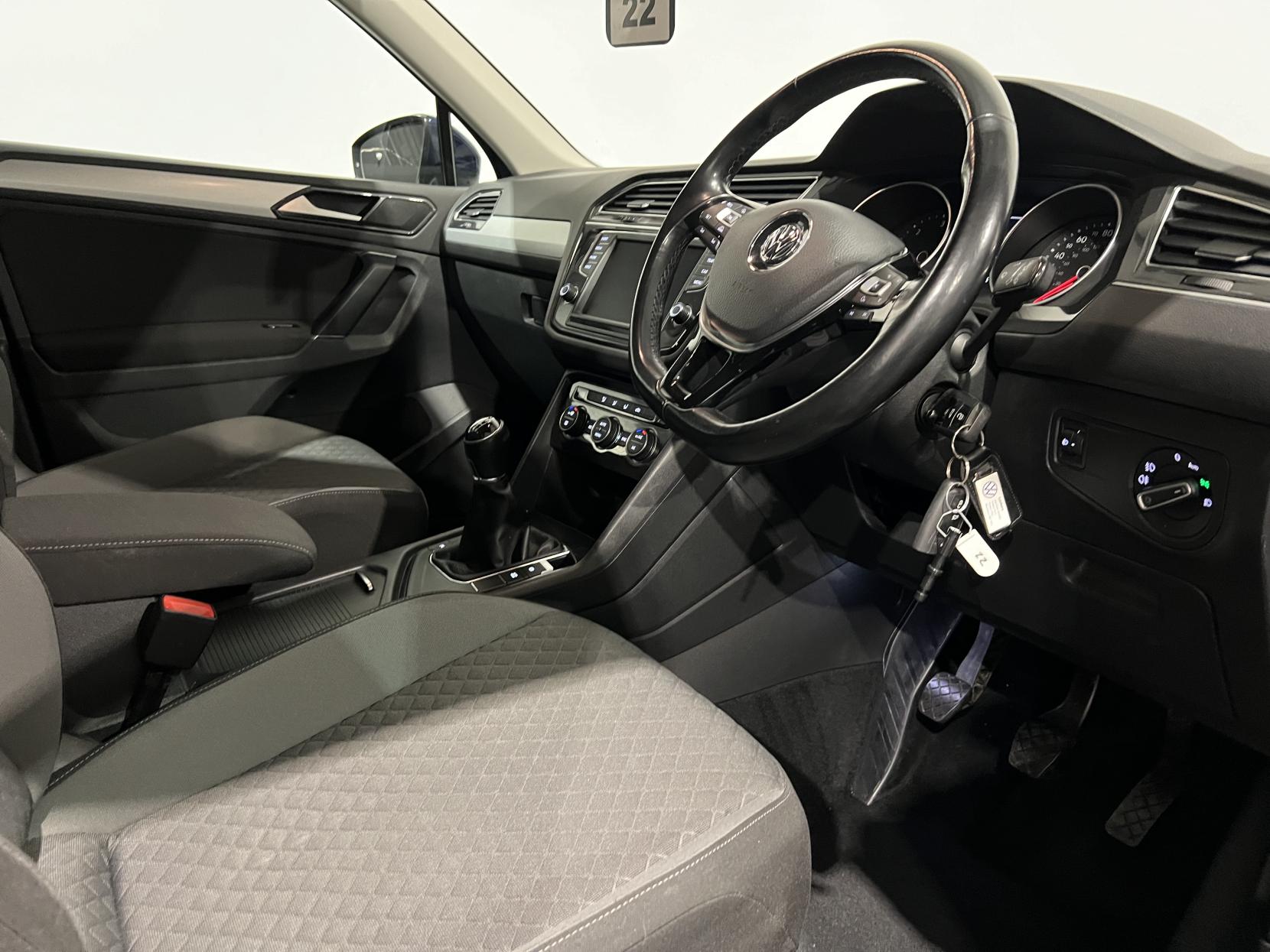 Volkswagen Tiguan 2.0 TDI BlueMotion Tech SE Navigation SUV 5dr Diesel Manual Euro 6 (s/s) (150 ps)