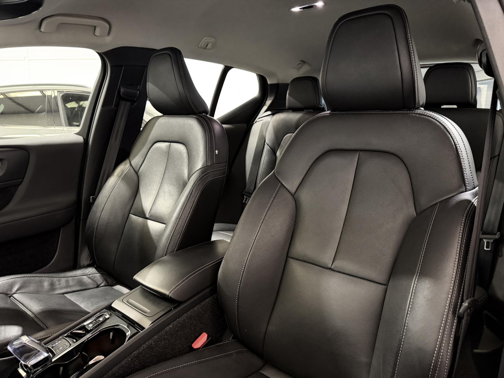 Volvo XC40 2.0 B4 MHEV Inscription Pro SUV 5dr Petrol Hybrid Auto Euro 6 (s/s) (197 ps)