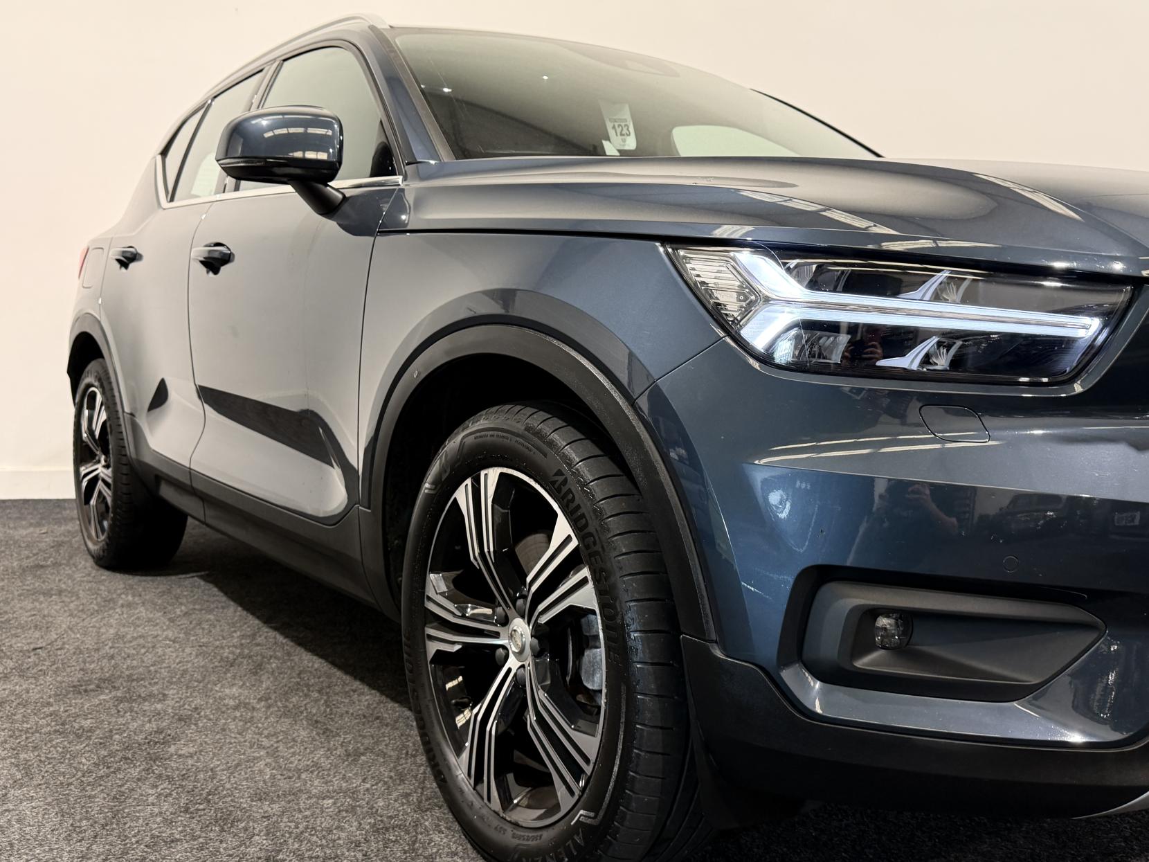 Volvo XC40 2.0 B4 MHEV Inscription Pro SUV 5dr Petrol Hybrid Auto Euro 6 (s/s) (197 ps)