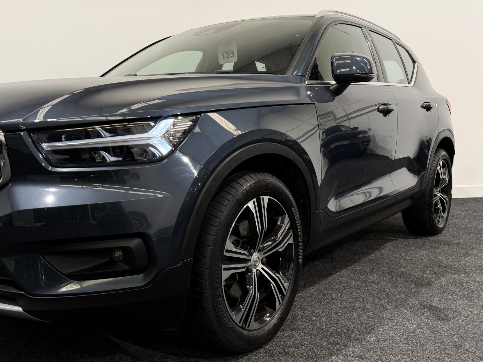 Volvo XC40 2.0 B4 MHEV Inscription Pro SUV 5dr Petrol Hybrid Auto Euro 6 (s/s) (197 ps)