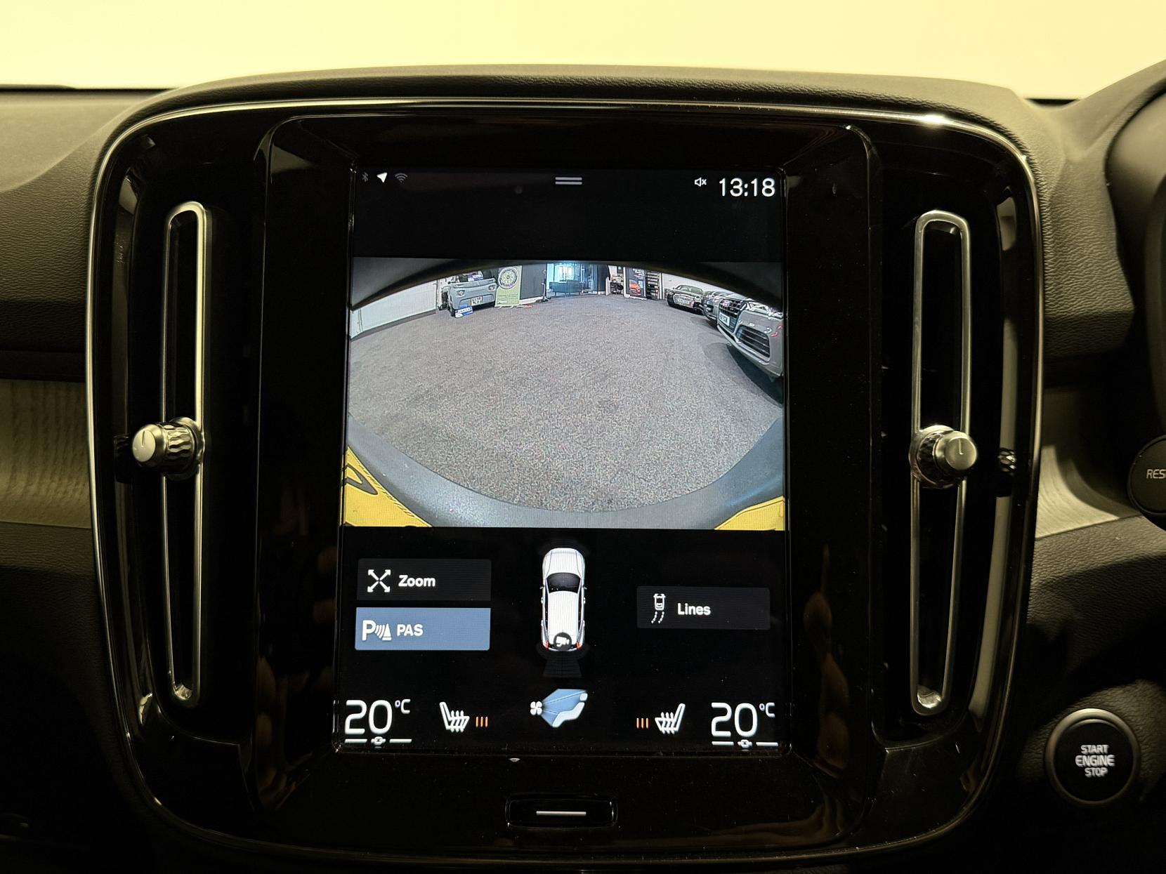 Volvo XC40 2.0 B4 MHEV Inscription Pro SUV 5dr Petrol Hybrid Auto Euro 6 (s/s) (197 ps)