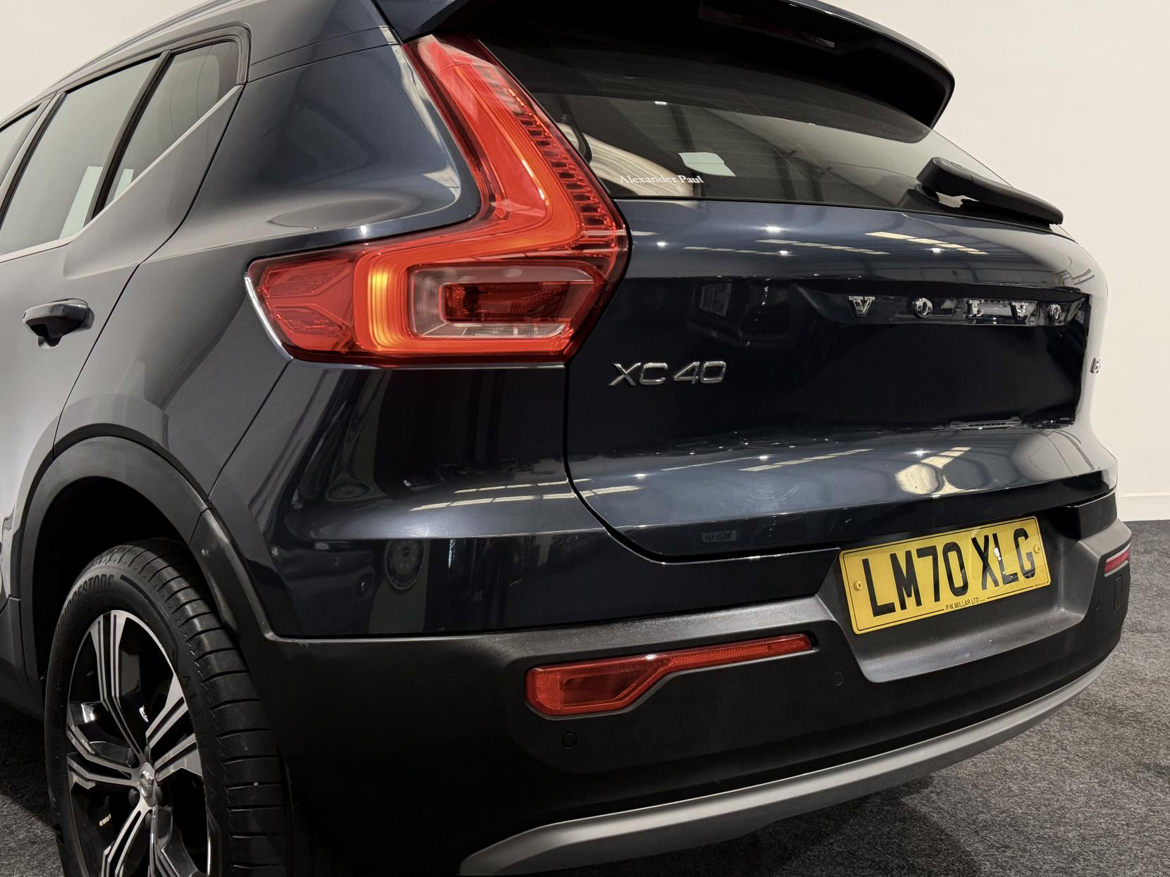 Volvo XC40 2.0 B4 MHEV Inscription Pro SUV 5dr Petrol Hybrid Auto Euro 6 (s/s) (197 ps)