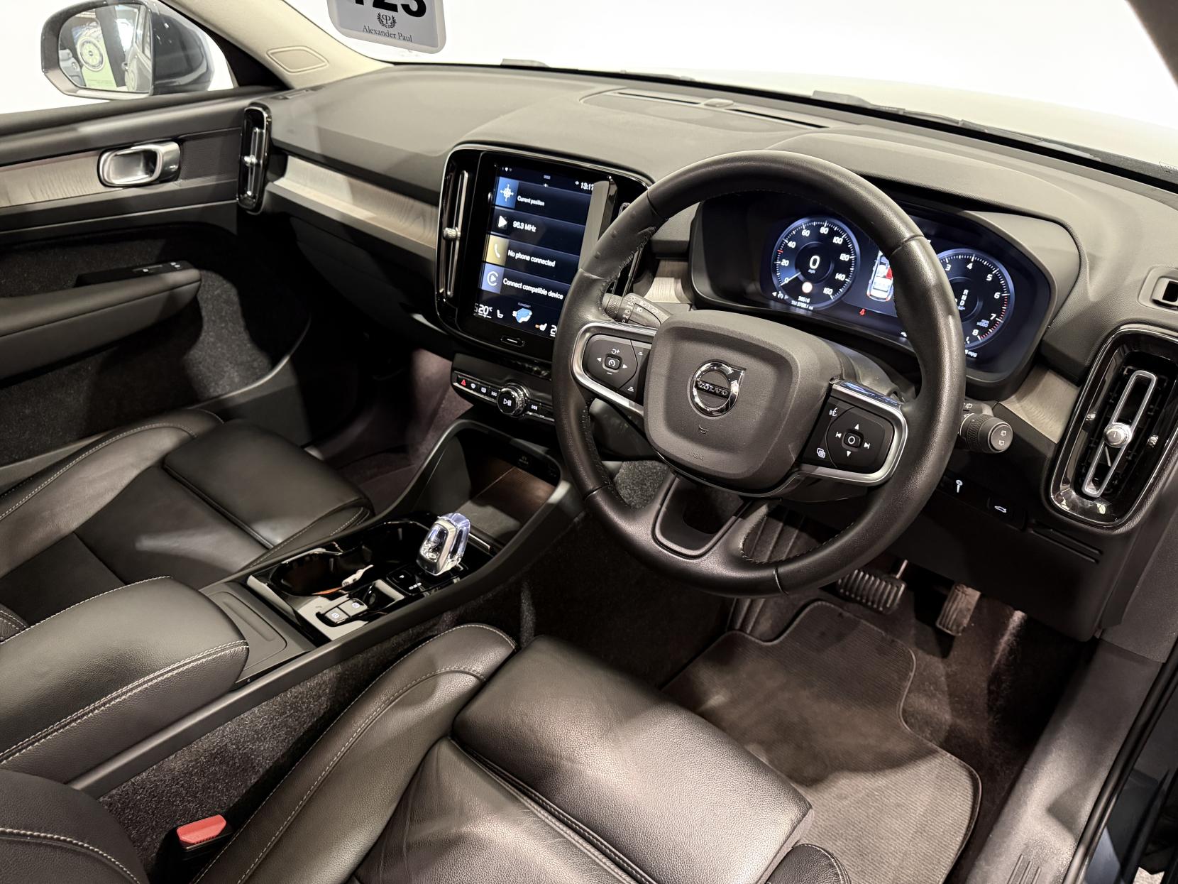 Volvo XC40 2.0 B4 MHEV Inscription Pro SUV 5dr Petrol Hybrid Auto Euro 6 (s/s) (197 ps)