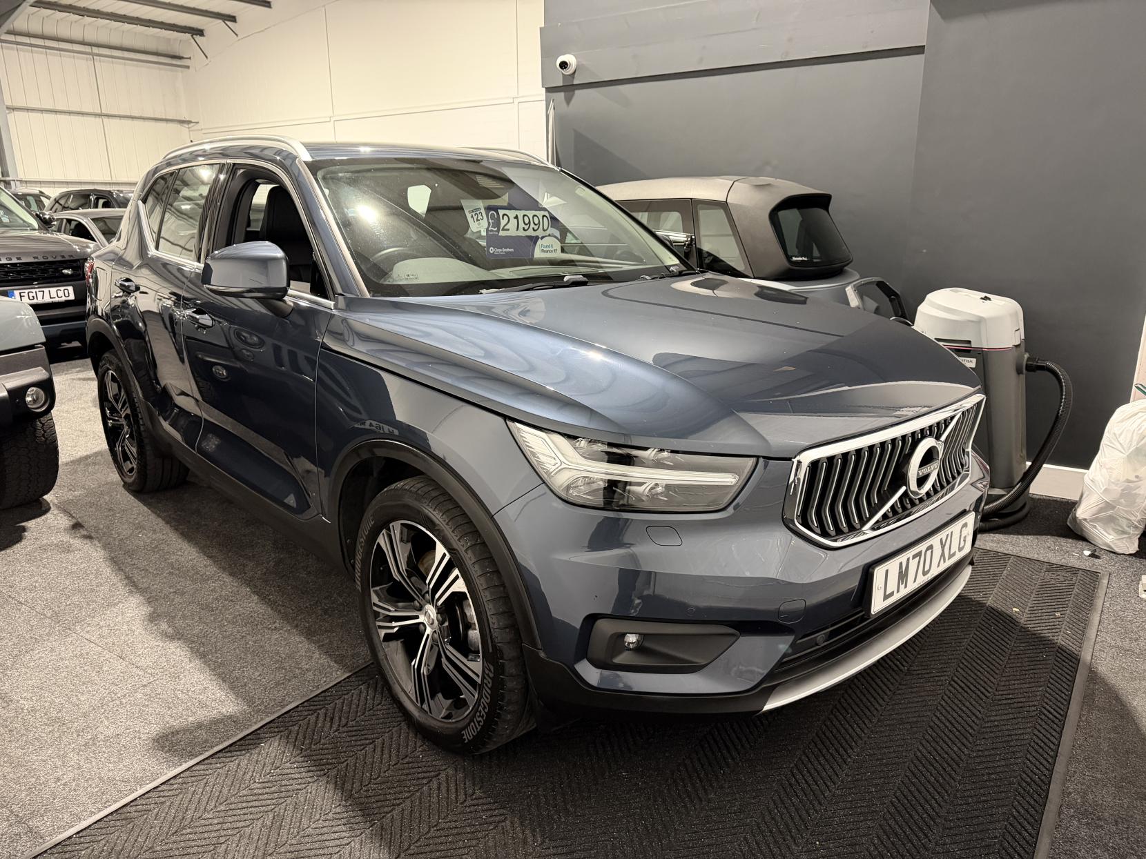 Volvo XC40 2.0 B4 MHEV Inscription Pro SUV 5dr Petrol Hybrid Auto Euro 6 (s/s) (197 ps)