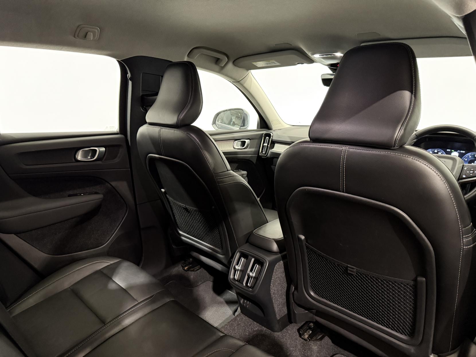 Volvo XC40 2.0 B4 MHEV Inscription Pro SUV 5dr Petrol Hybrid Auto Euro 6 (s/s) (197 ps)