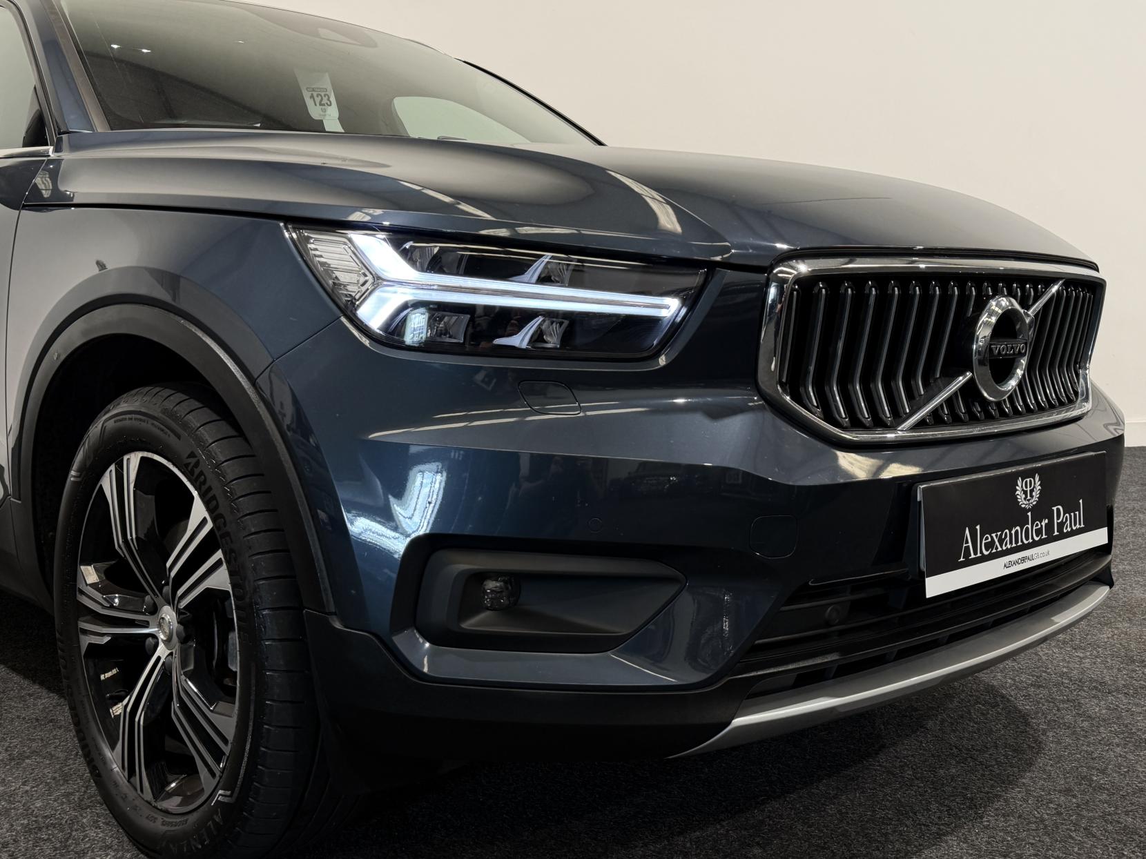 Volvo XC40 2.0 B4 MHEV Inscription Pro SUV 5dr Petrol Hybrid Auto Euro 6 (s/s) (197 ps)