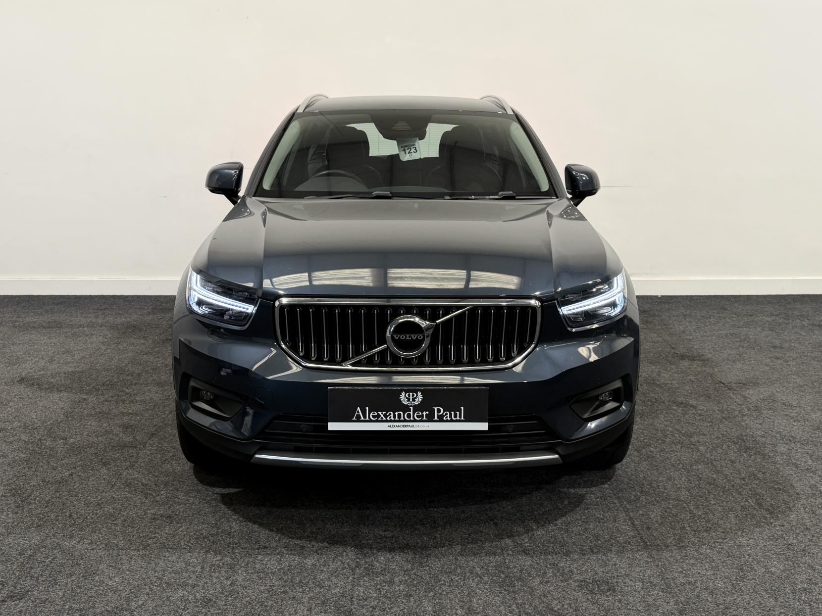 Volvo XC40 2.0 B4 MHEV Inscription Pro SUV 5dr Petrol Hybrid Auto Euro 6 (s/s) (197 ps)