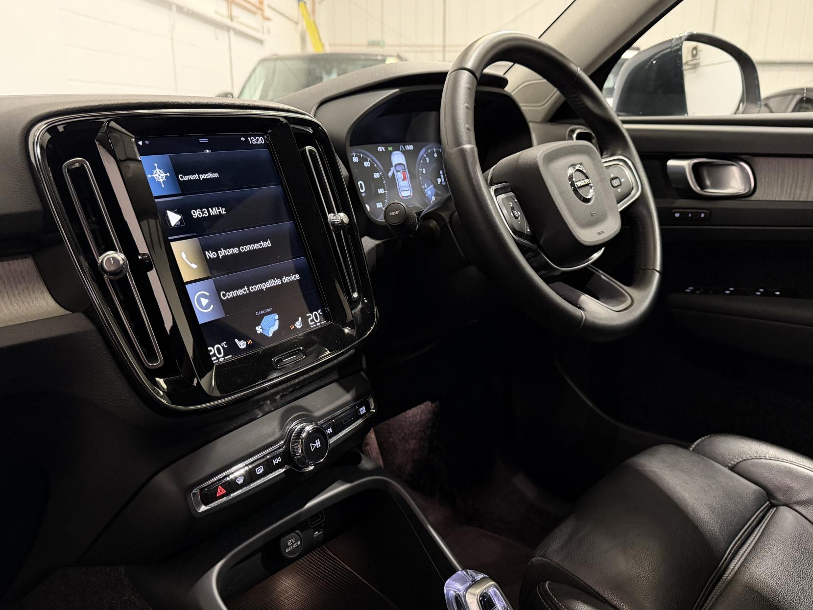 Volvo XC40 2.0 B4 MHEV Inscription Pro SUV 5dr Petrol Hybrid Auto Euro 6 (s/s) (197 ps)