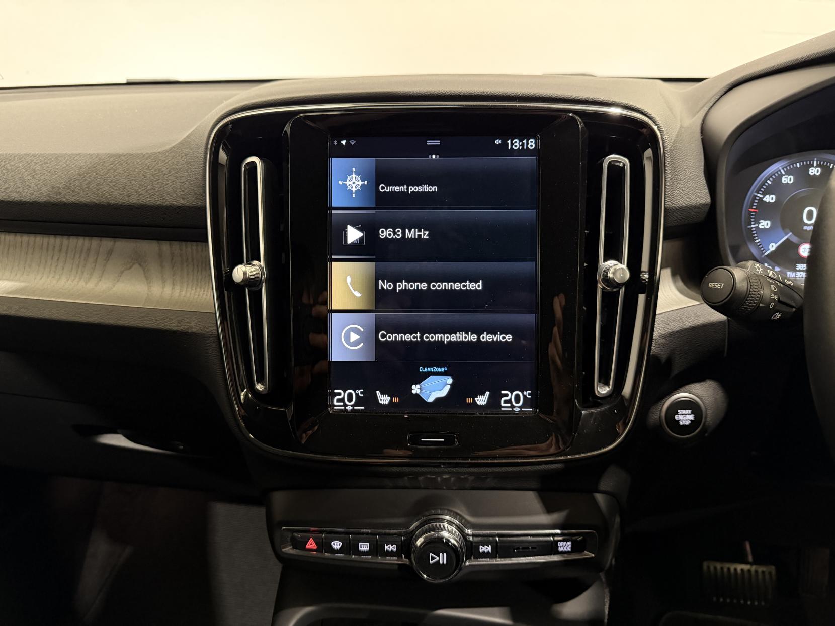 Volvo XC40 2.0 B4 MHEV Inscription Pro SUV 5dr Petrol Hybrid Auto Euro 6 (s/s) (197 ps)