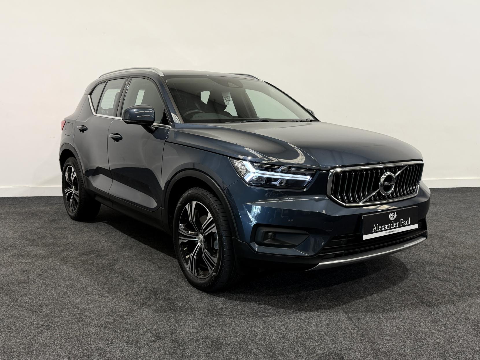 Volvo XC40 2.0 B4 MHEV Inscription Pro SUV 5dr Petrol Hybrid Auto Euro 6 (s/s) (197 ps)