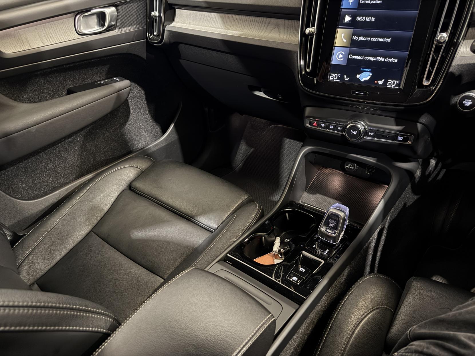 Volvo XC40 2.0 B4 MHEV Inscription Pro SUV 5dr Petrol Hybrid Auto Euro 6 (s/s) (197 ps)