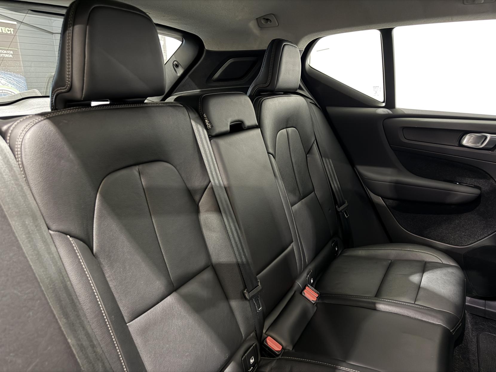 Volvo XC40 2.0 B4 MHEV Inscription Pro SUV 5dr Petrol Hybrid Auto Euro 6 (s/s) (197 ps)