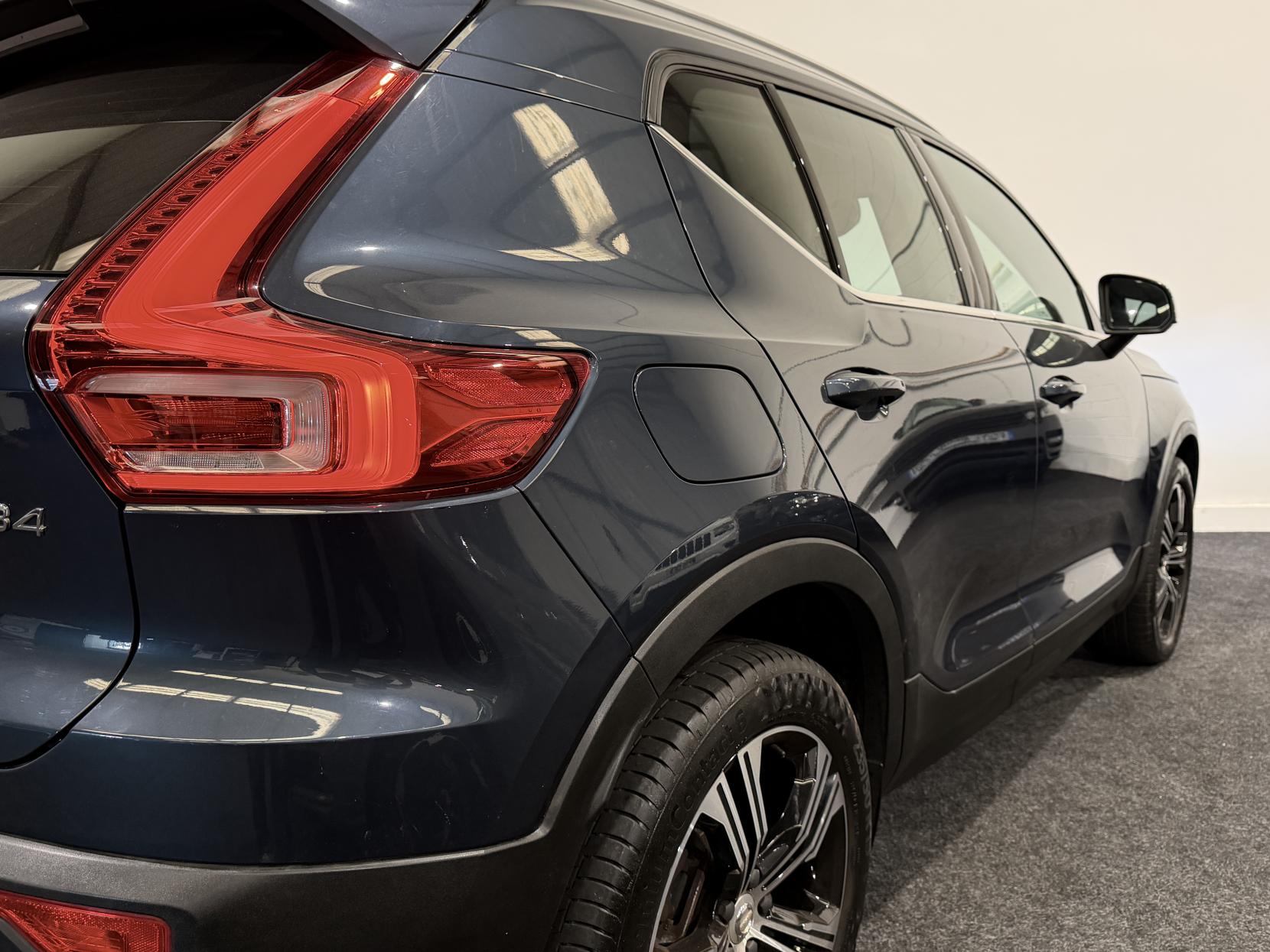 Volvo XC40 2.0 B4 MHEV Inscription Pro SUV 5dr Petrol Hybrid Auto Euro 6 (s/s) (197 ps)