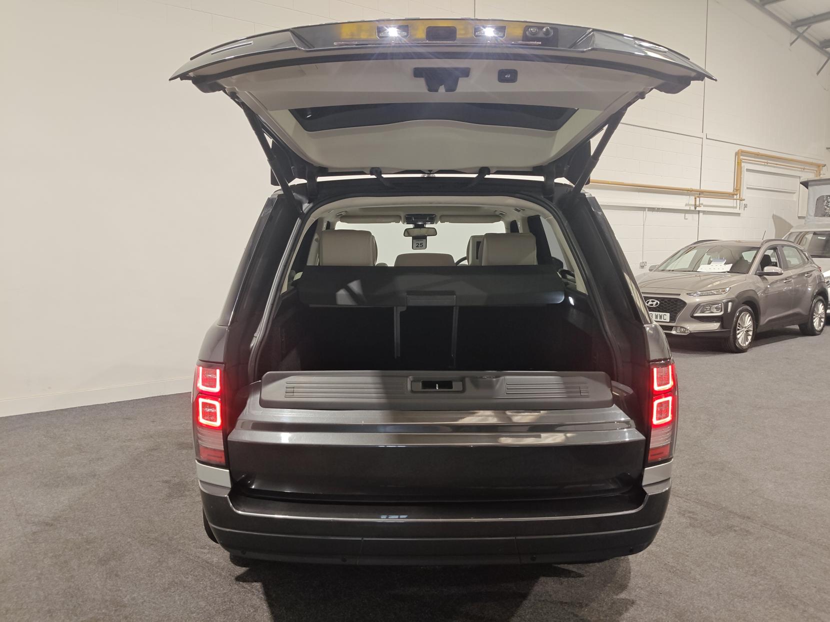 Land Rover Range Rover 4.4 SD V8 Autobiography SUV 5dr Diesel Auto 4WD Euro 6 (s/s) (339 ps)