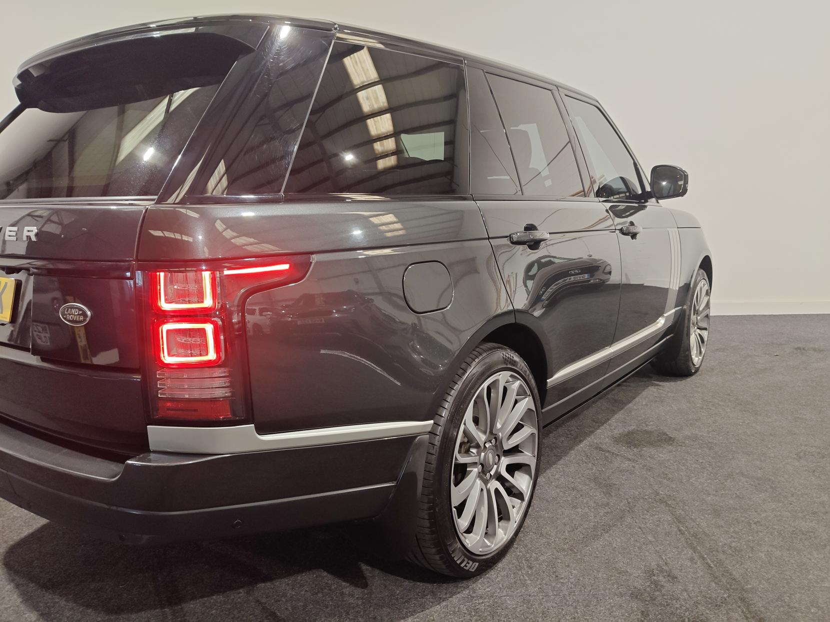 Land Rover Range Rover 4.4 SD V8 Autobiography SUV 5dr Diesel Auto 4WD Euro 6 (s/s) (339 ps)