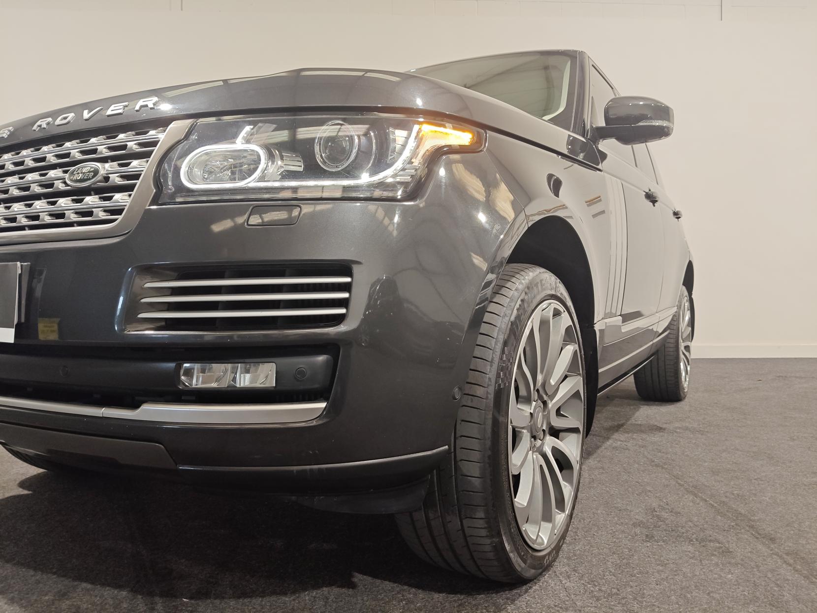 Land Rover Range Rover 4.4 SD V8 Autobiography SUV 5dr Diesel Auto 4WD Euro 6 (s/s) (339 ps)