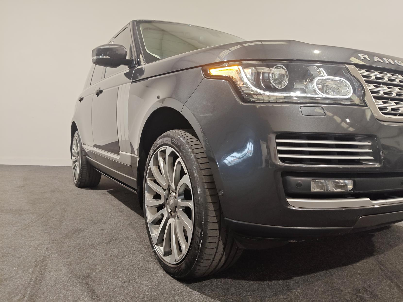 Land Rover Range Rover 4.4 SD V8 Autobiography SUV 5dr Diesel Auto 4WD Euro 6 (s/s) (339 ps)