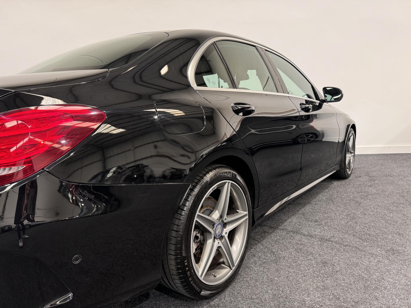 Mercedes-Benz C Class 2.1 C250 BlueTEC AMG Line Saloon 4dr Diesel G-Tronic+ Euro 6 (s/s) (204 ps)