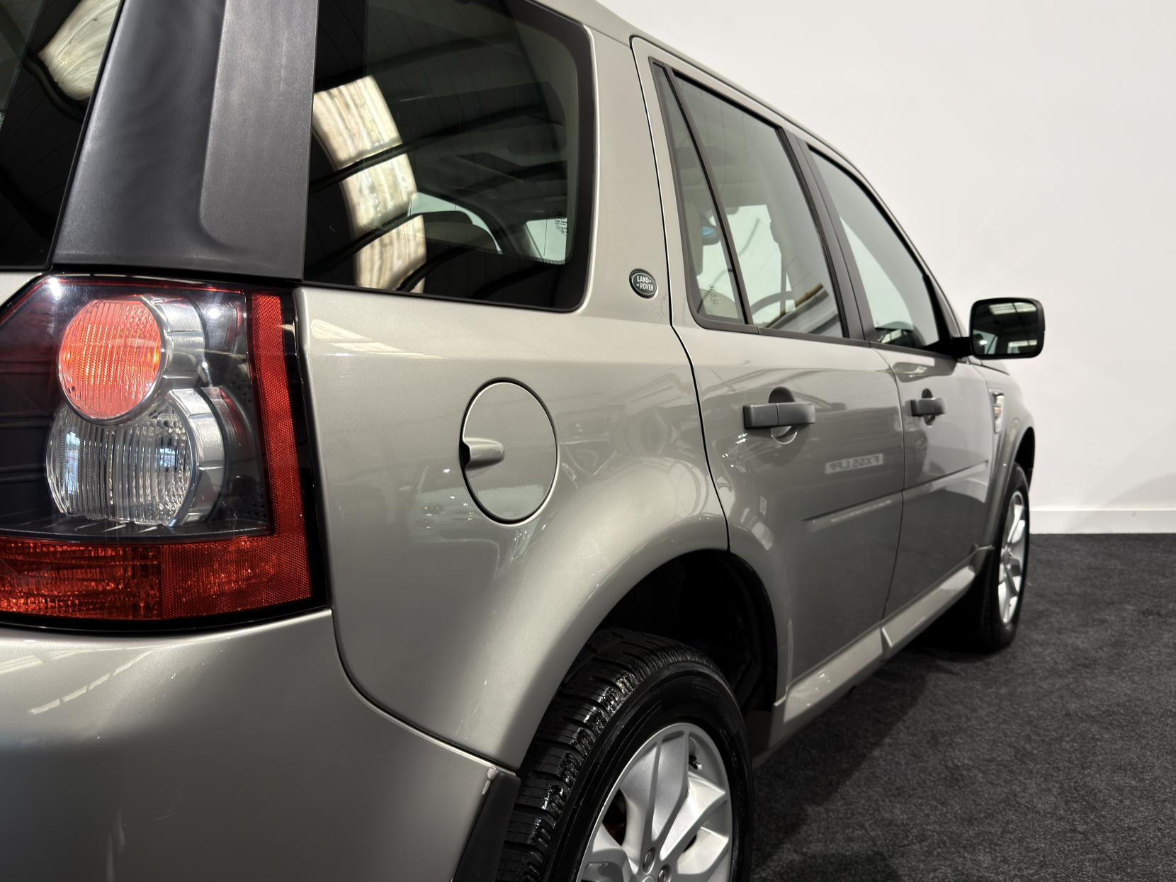 Land Rover Freelander 2 2.2 SD4 HSE SUV 5dr Diesel CommandShift 4WD Euro 5 (190 ps)
