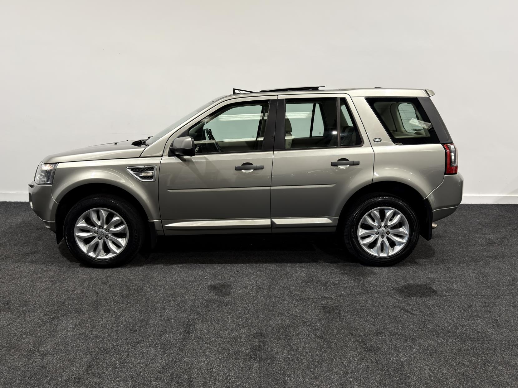 Land Rover Freelander 2 2.2 SD4 HSE SUV 5dr Diesel CommandShift 4WD Euro 5 (190 ps)