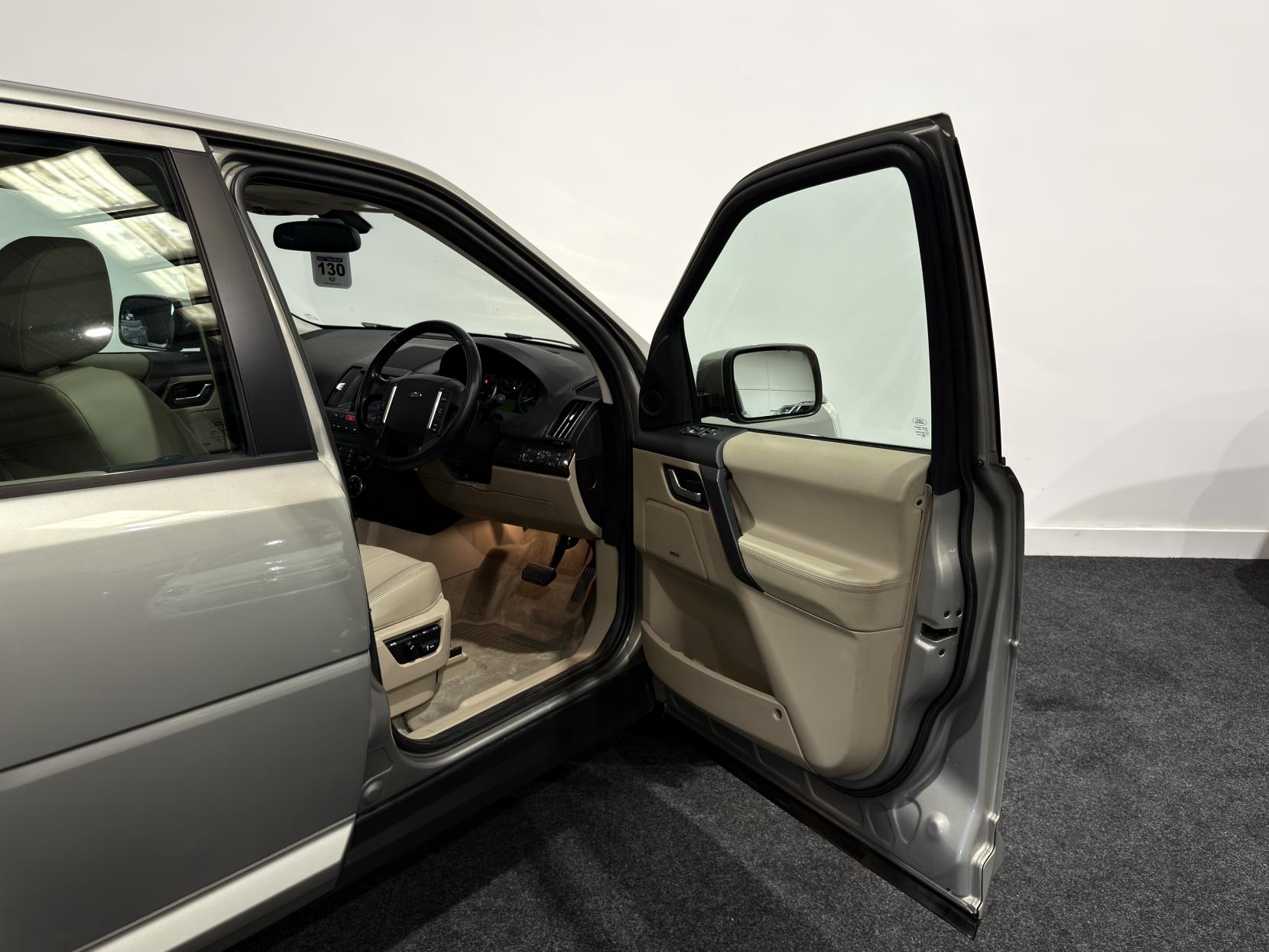 Land Rover Freelander 2 2.2 SD4 HSE SUV 5dr Diesel CommandShift 4WD Euro 5 (190 ps)