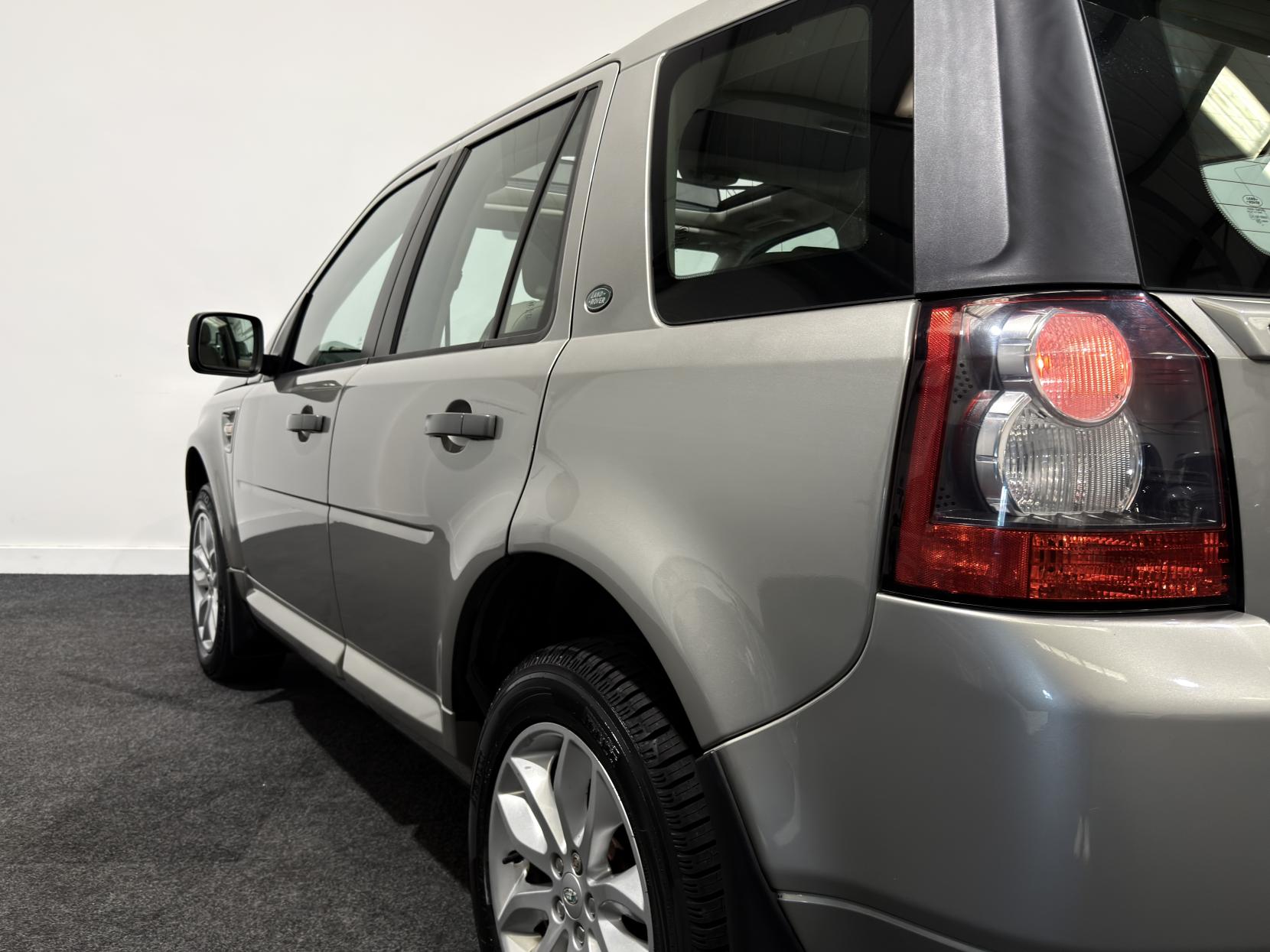 Land Rover Freelander 2 2.2 SD4 HSE SUV 5dr Diesel CommandShift 4WD Euro 5 (190 ps)