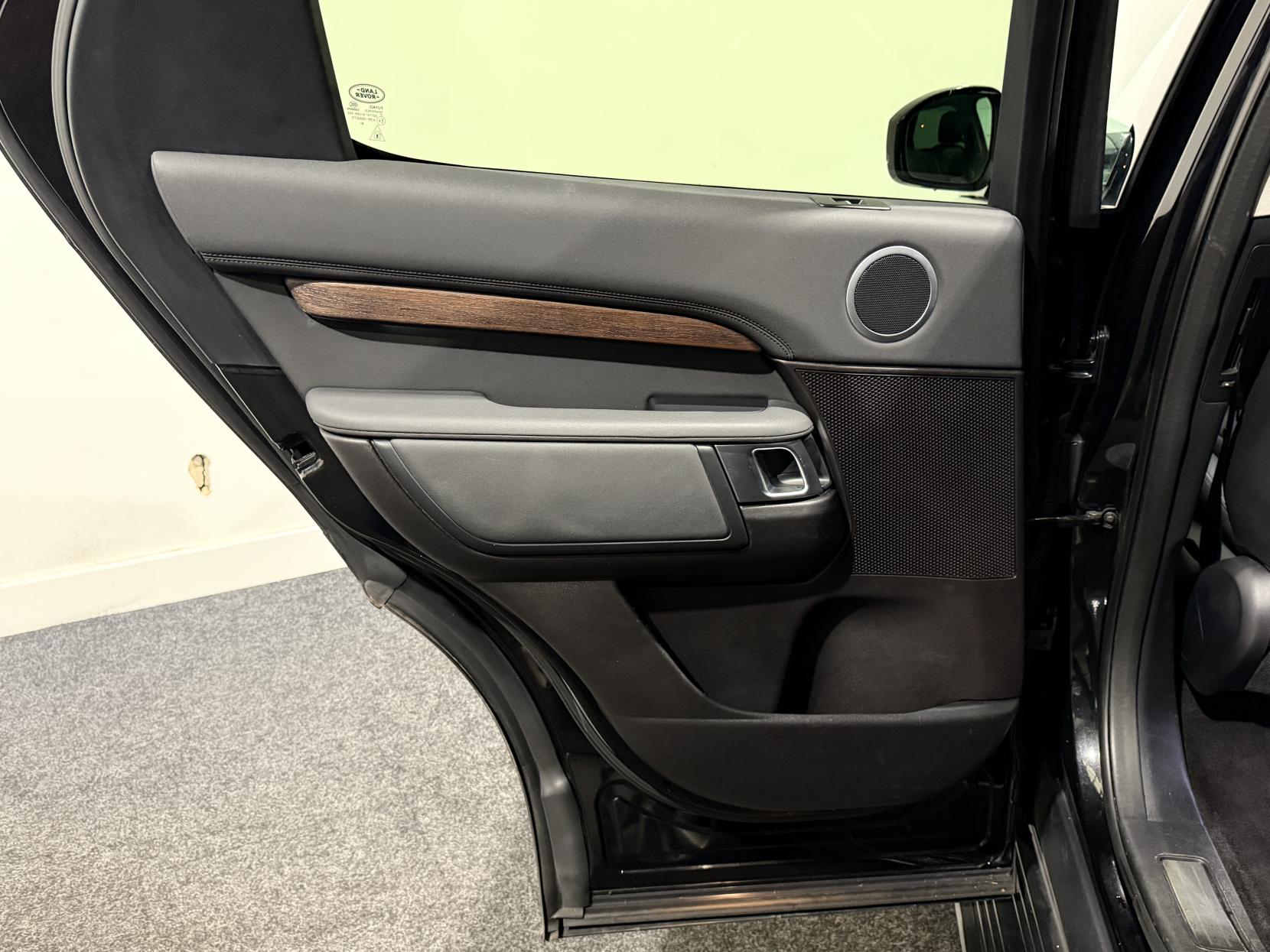 Land Rover Discovery 3.0 TD V6 HSE SUV 5dr Diesel Auto 4WD Euro 6 (s/s) (258 ps)