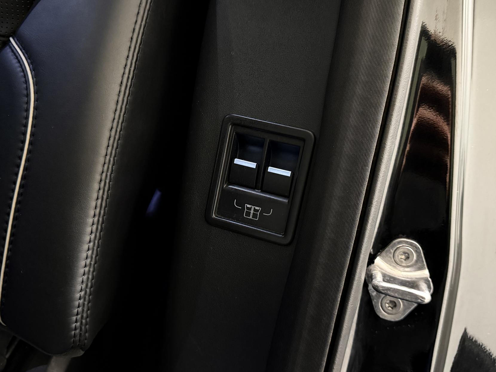 Land Rover Discovery 3.0 TD V6 HSE SUV 5dr Diesel Auto 4WD Euro 6 (s/s) (258 ps)