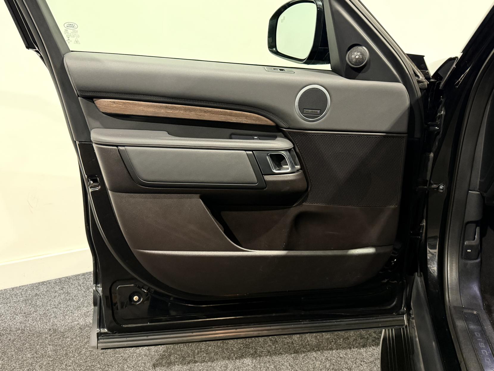 Land Rover Discovery 3.0 TD V6 HSE SUV 5dr Diesel Auto 4WD Euro 6 (s/s) (258 ps)