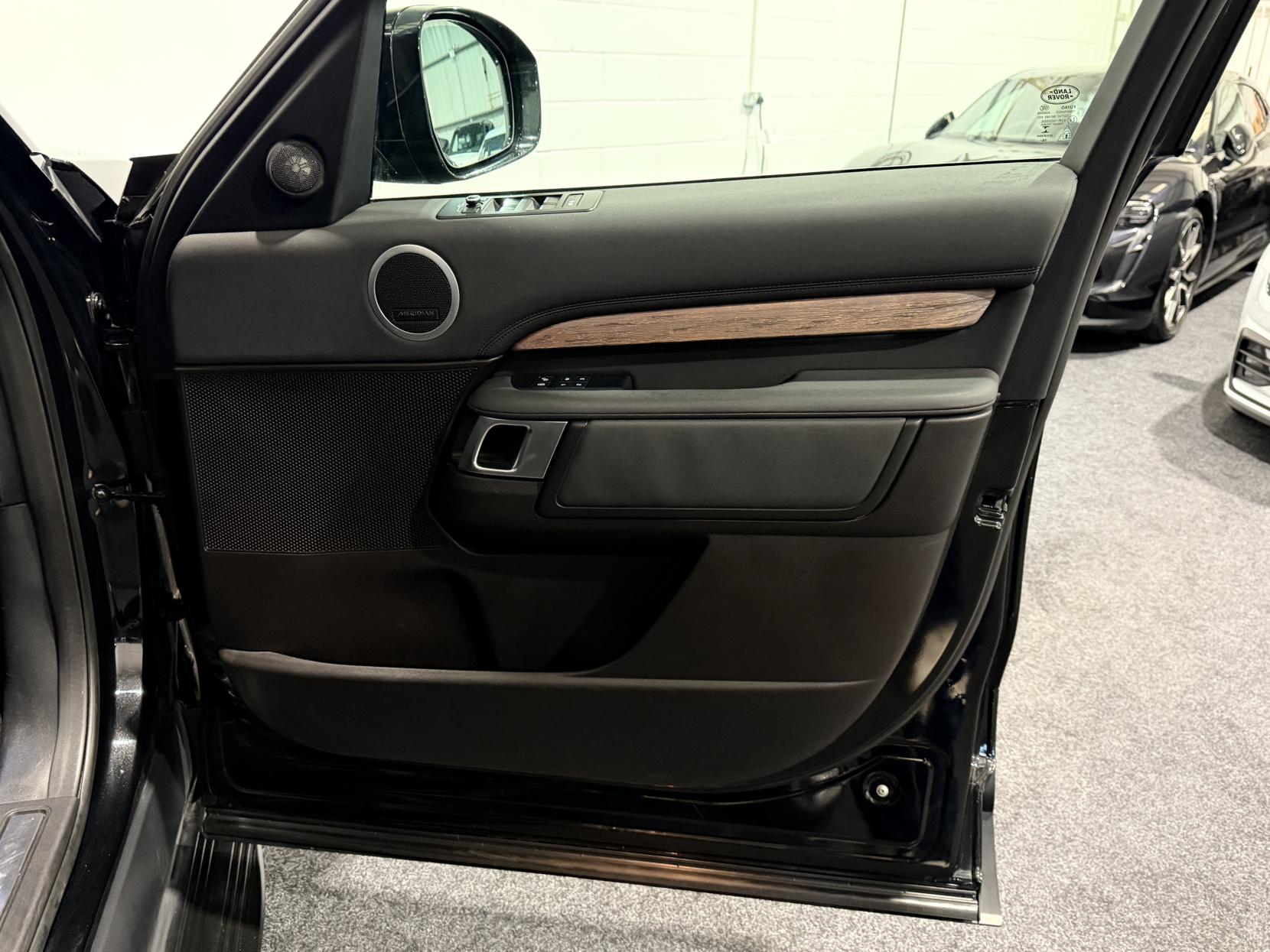 Land Rover Discovery 3.0 TD V6 HSE SUV 5dr Diesel Auto 4WD Euro 6 (s/s) (258 ps)