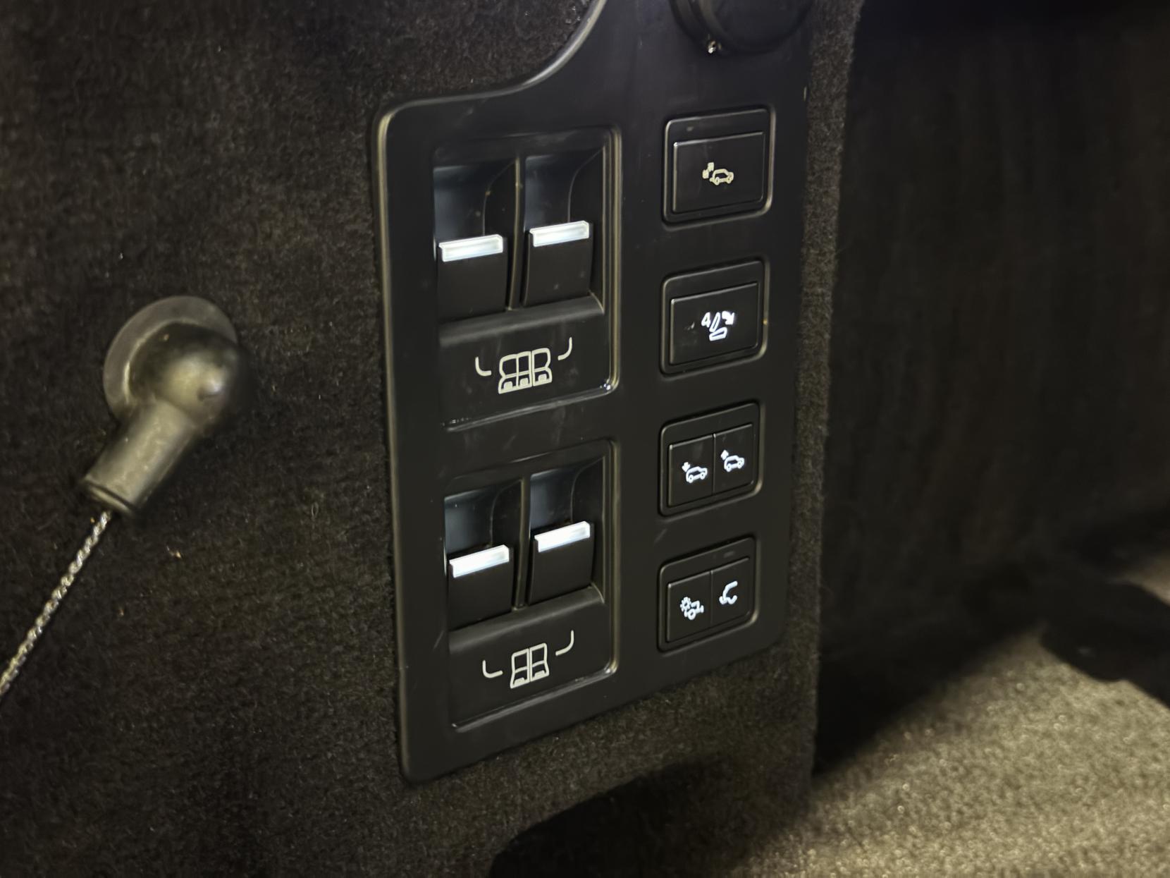 Land Rover Discovery 3.0 TD V6 HSE SUV 5dr Diesel Auto 4WD Euro 6 (s/s) (258 ps)