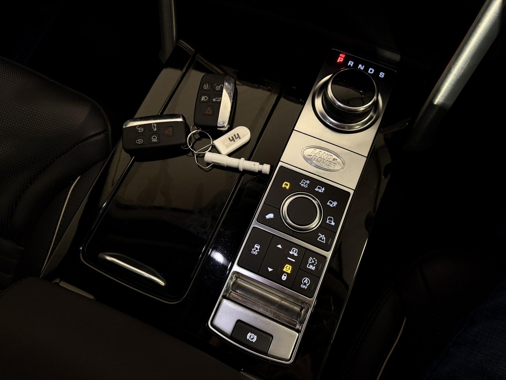 Land Rover Discovery 3.0 TD V6 HSE SUV 5dr Diesel Auto 4WD Euro 6 (s/s) (258 ps)