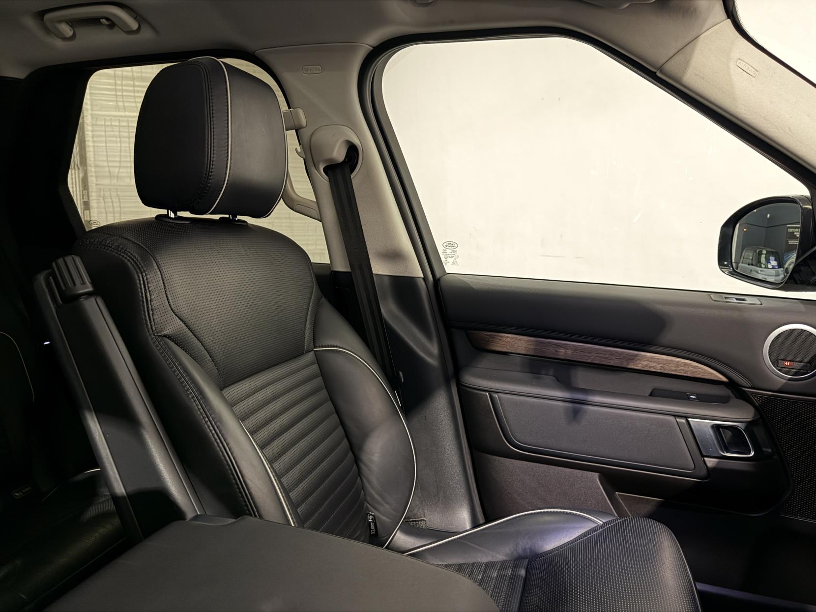 Land Rover Discovery 3.0 TD V6 HSE SUV 5dr Diesel Auto 4WD Euro 6 (s/s) (258 ps)