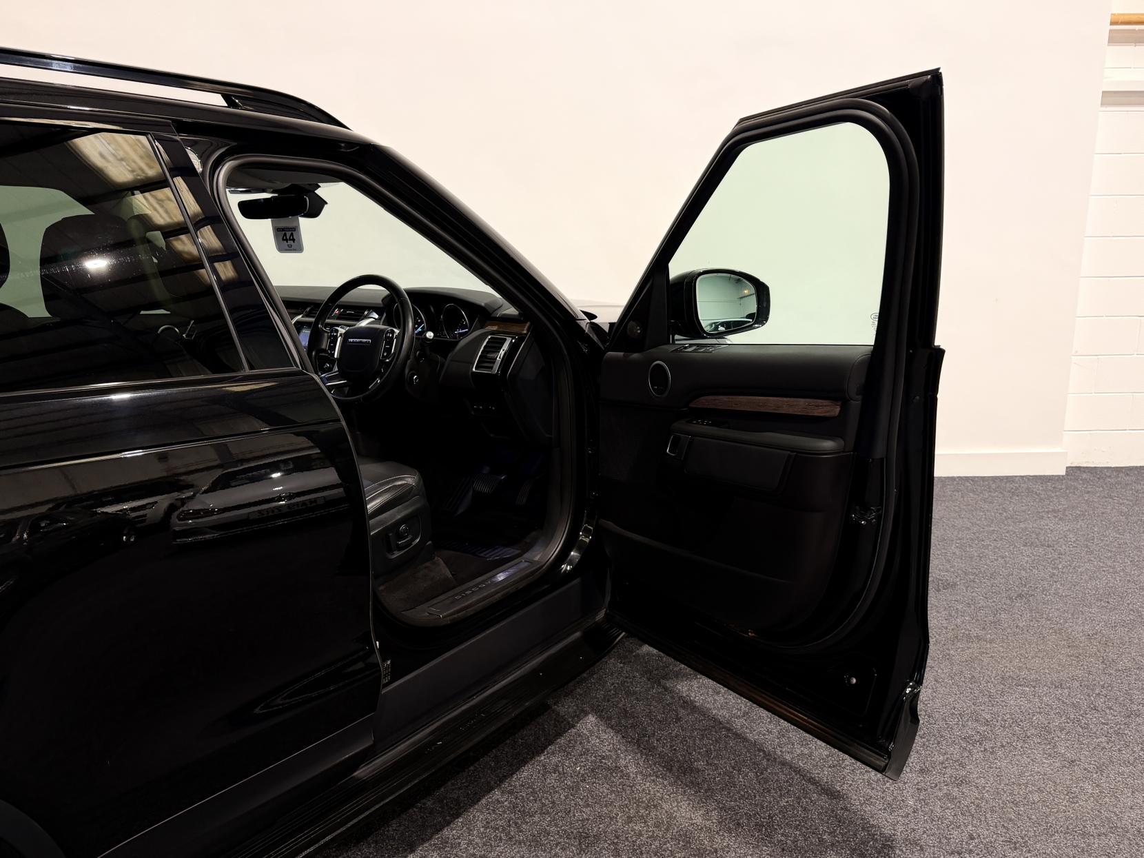 Land Rover Discovery 3.0 TD V6 HSE SUV 5dr Diesel Auto 4WD Euro 6 (s/s) (258 ps)