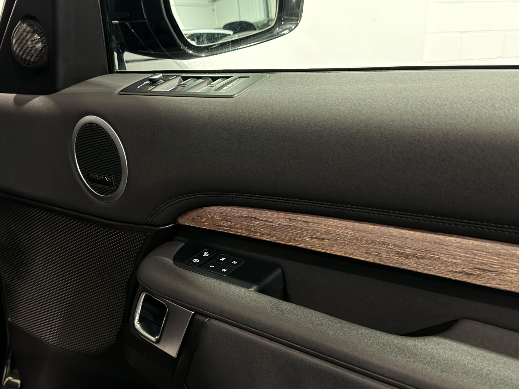 Land Rover Discovery 3.0 TD V6 HSE SUV 5dr Diesel Auto 4WD Euro 6 (s/s) (258 ps)