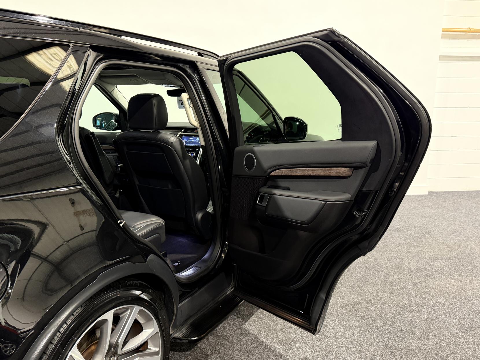 Land Rover Discovery 3.0 TD V6 HSE SUV 5dr Diesel Auto 4WD Euro 6 (s/s) (258 ps)