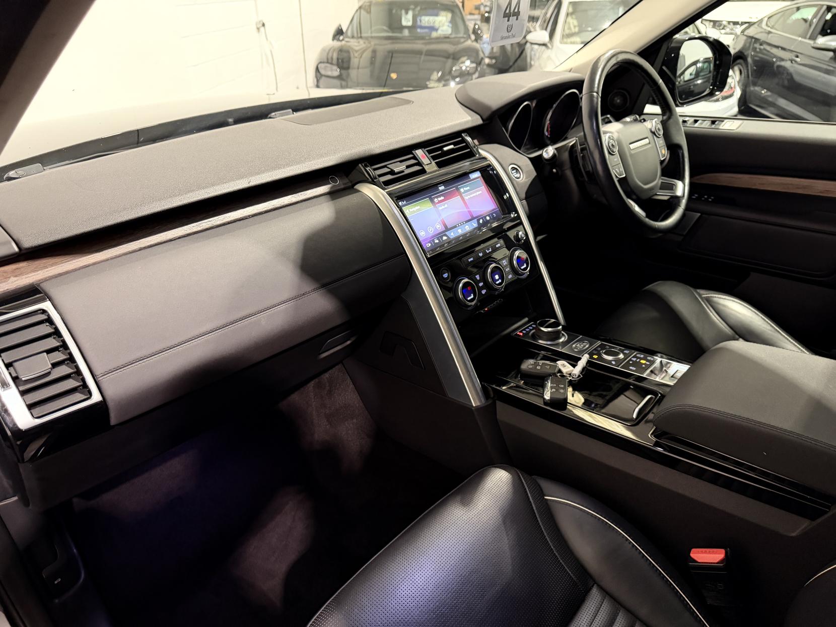 Land Rover Discovery 3.0 TD V6 HSE SUV 5dr Diesel Auto 4WD Euro 6 (s/s) (258 ps)