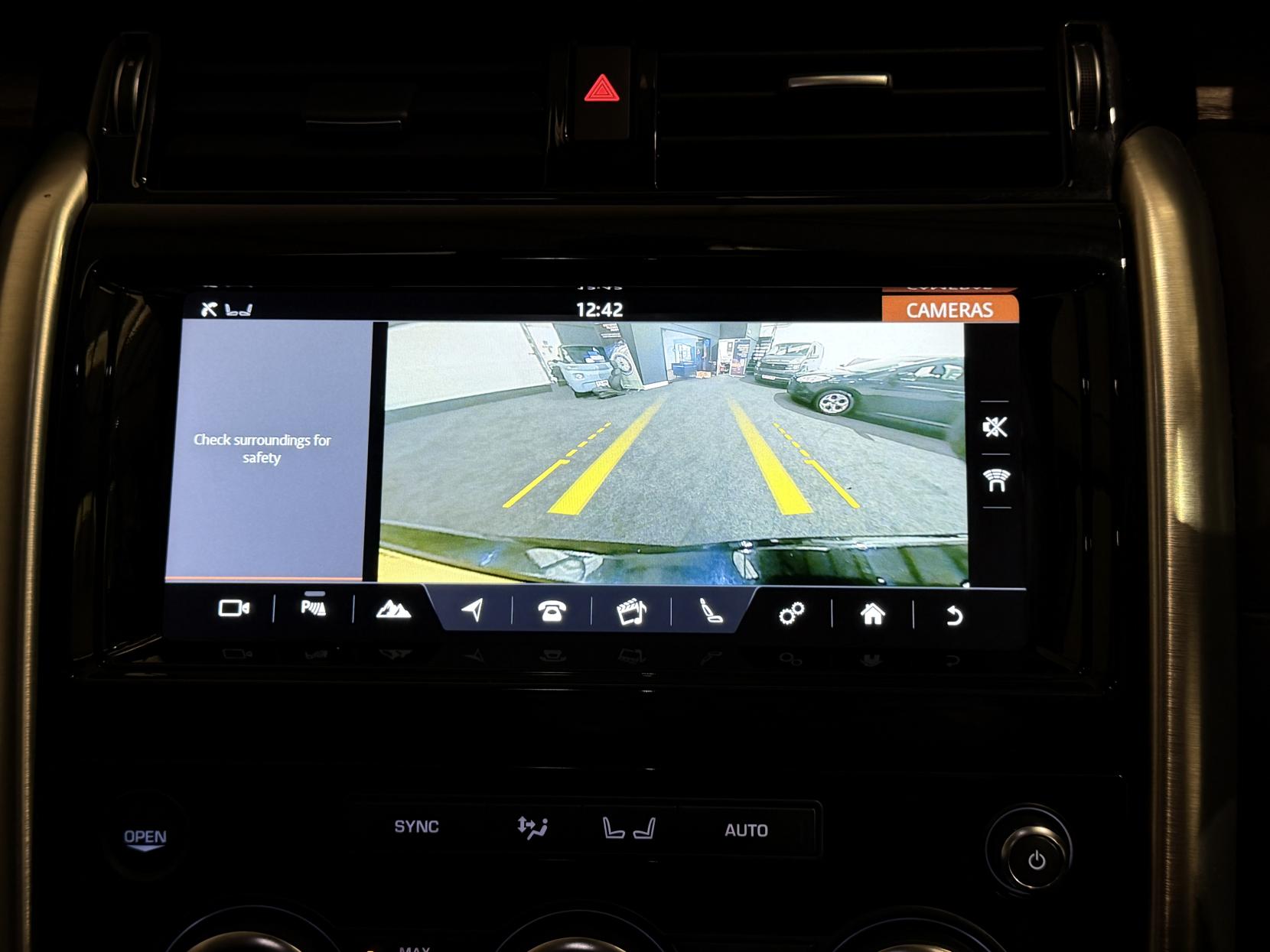 Land Rover Discovery 3.0 TD V6 HSE SUV 5dr Diesel Auto 4WD Euro 6 (s/s) (258 ps)