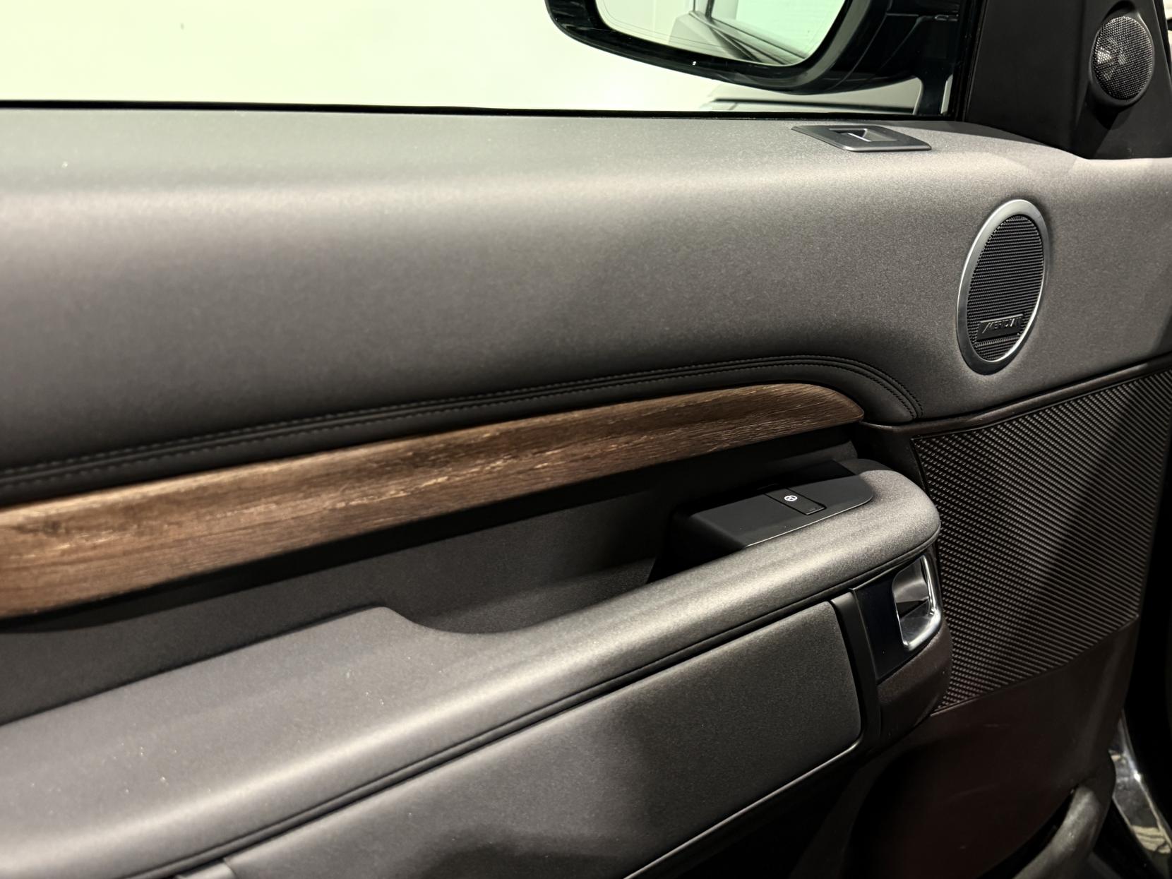 Land Rover Discovery 3.0 TD V6 HSE SUV 5dr Diesel Auto 4WD Euro 6 (s/s) (258 ps)