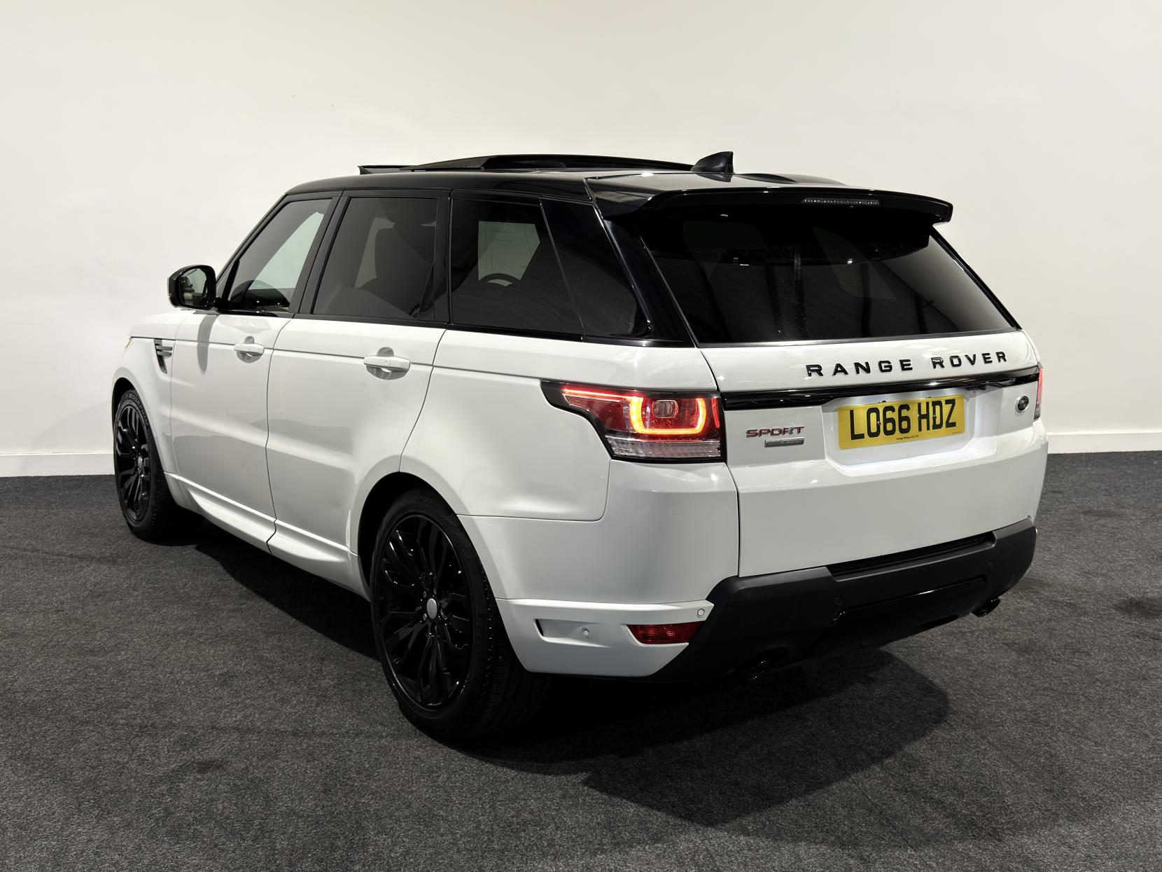 Land Rover Range Rover Sport 3.0 SD V6 Autobiography Dynamic SUV 5dr Diesel Auto 4WD Euro 6 (s/s) (306 ps)