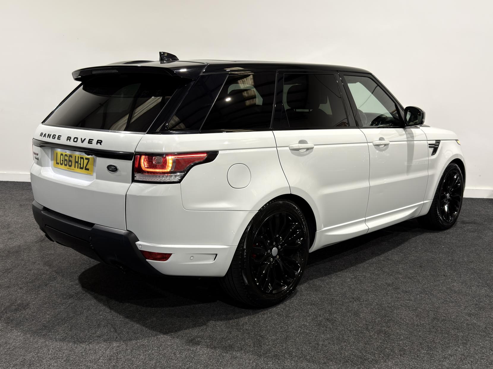 Land Rover Range Rover Sport 3.0 SD V6 Autobiography Dynamic SUV 5dr Diesel Auto 4WD Euro 6 (s/s) (306 ps)