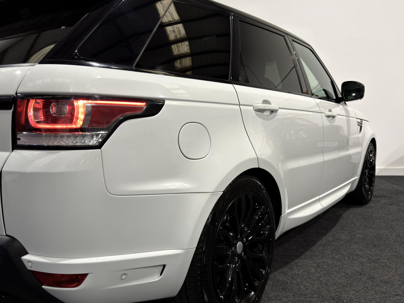 Land Rover Range Rover Sport 3.0 SD V6 Autobiography Dynamic SUV 5dr Diesel Auto 4WD Euro 6 (s/s) (306 ps)