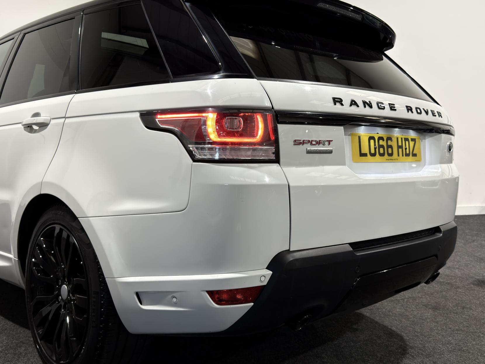 Land Rover Range Rover Sport 3.0 SD V6 Autobiography Dynamic SUV 5dr Diesel Auto 4WD Euro 6 (s/s) (306 ps)