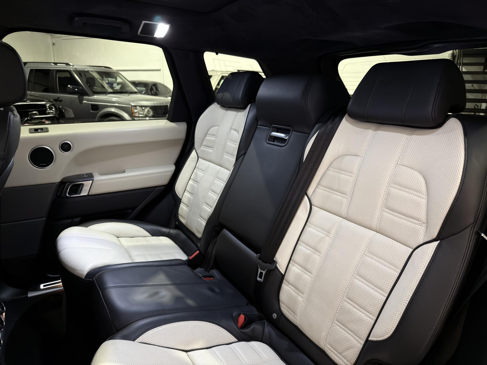 Land Rover Range Rover Sport 3.0 SD V6 Autobiography Dynamic SUV 5dr Diesel Auto 4WD Euro 6 (s/s) (306 ps)