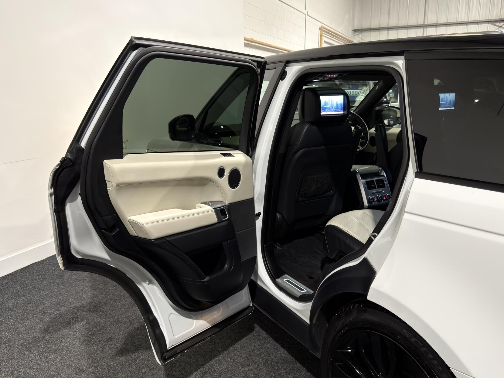 Land Rover Range Rover Sport 3.0 SD V6 Autobiography Dynamic SUV 5dr Diesel Auto 4WD Euro 6 (s/s) (306 ps)