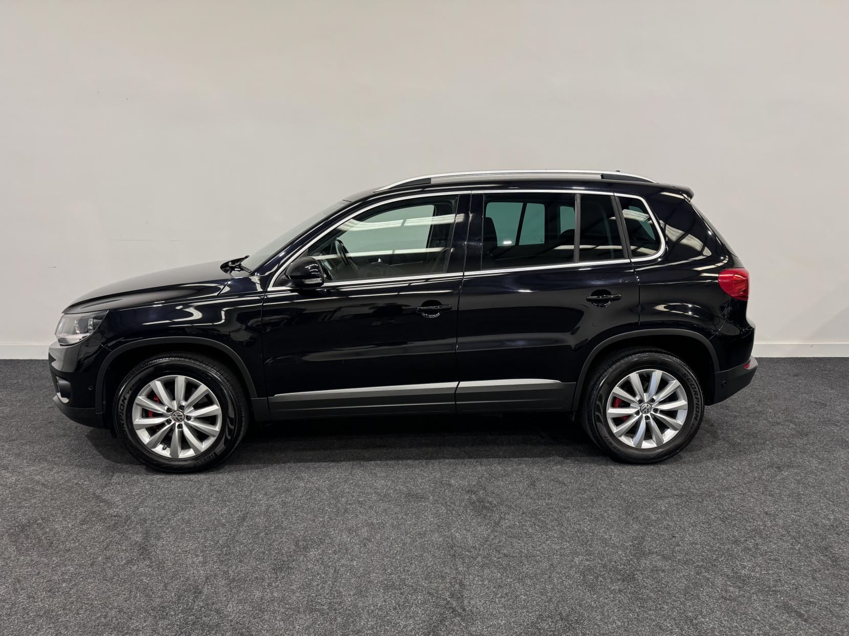 Volkswagen Tiguan 2.0 TDI BlueMotion Tech Match SUV 5dr Diesel Manual 4WD Euro 5 (s/s) (140 ps)