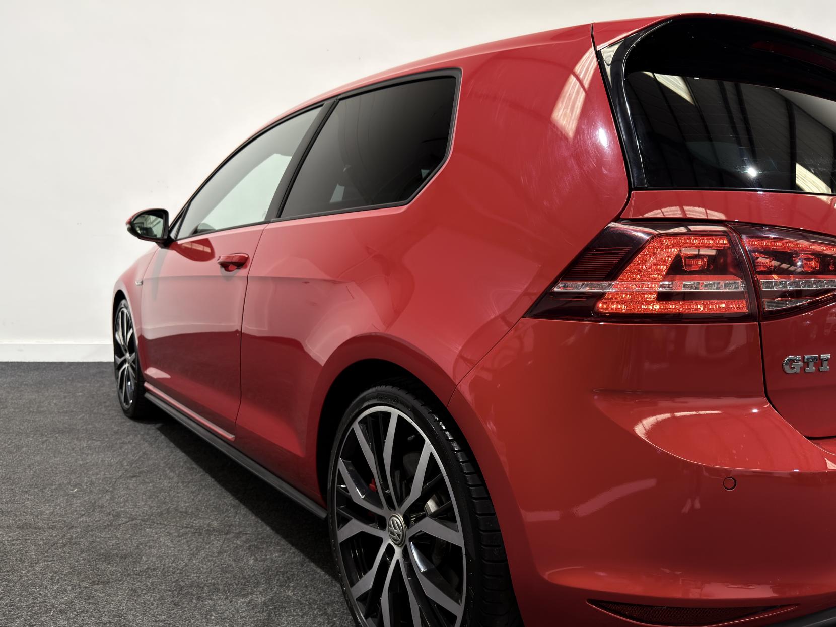 Volkswagen Golf 2.0 TSI BlueMotion Tech GTI Performance Hatchback 3dr Petrol DSG Euro 6 (s/s) (230 ps)