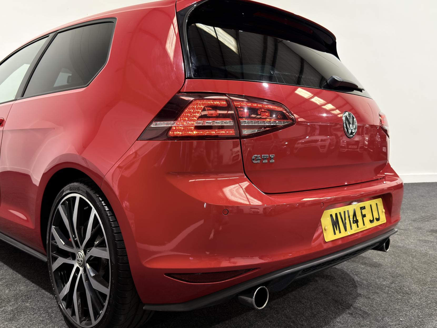 Volkswagen Golf 2.0 TSI BlueMotion Tech GTI Performance Hatchback 3dr Petrol DSG Euro 6 (s/s) (230 ps)