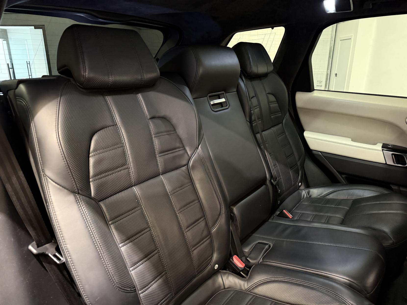 Land Rover Range Rover Sport 3.0 SD V6 Autobiography Dynamic SUV 5dr Diesel Auto 4WD Euro 5 (s/s) (306 ps)