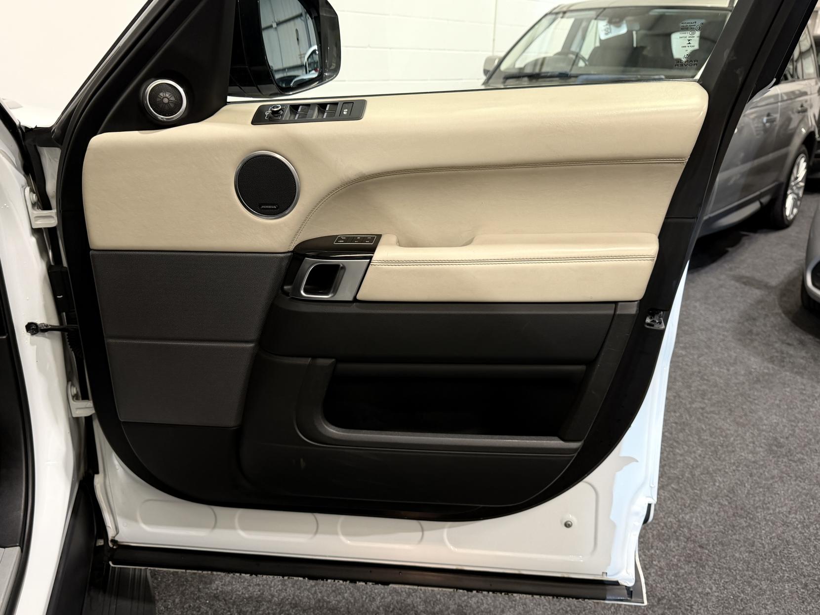 Land Rover Range Rover Sport 3.0 SD V6 Autobiography Dynamic SUV 5dr Diesel Auto 4WD Euro 5 (s/s) (306 ps)